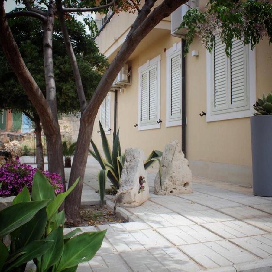 Il Giardino Nascosto Bed & Breakfast Portopalo Di Capo Passero Exterior photo